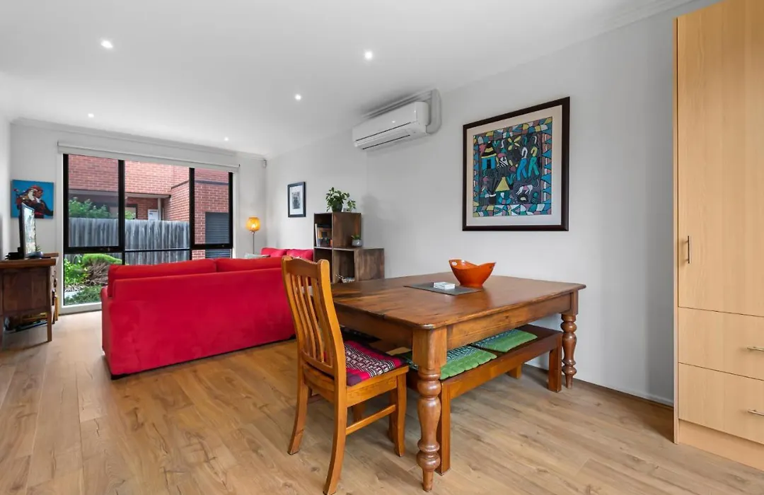 Chic 1-Bed Townhouse With A Courtyard-1