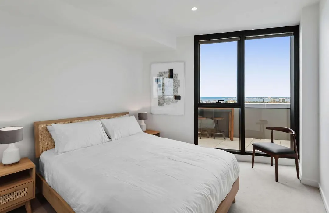 Spacious 3-Bed Apartment With Bay Views-1