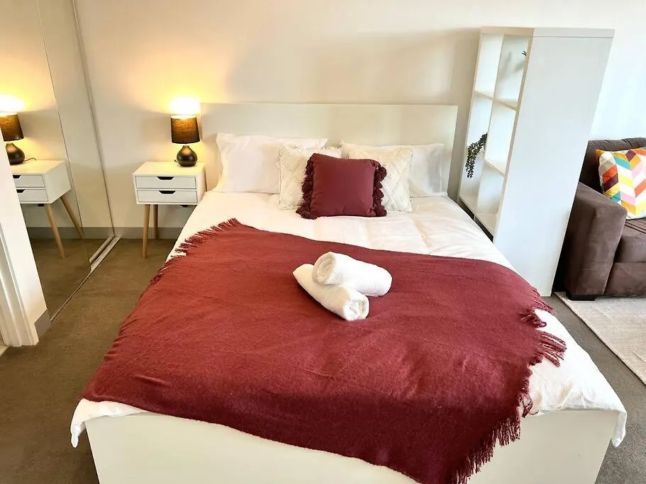 Great Location, 1 Queen Bed, Close Everything-1