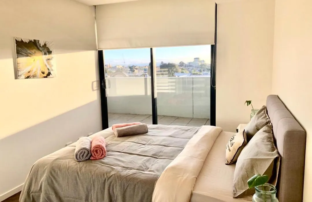 Shared Homestay Tranquil Art Deco Private Room With Private Bathroom In Brunswick-1