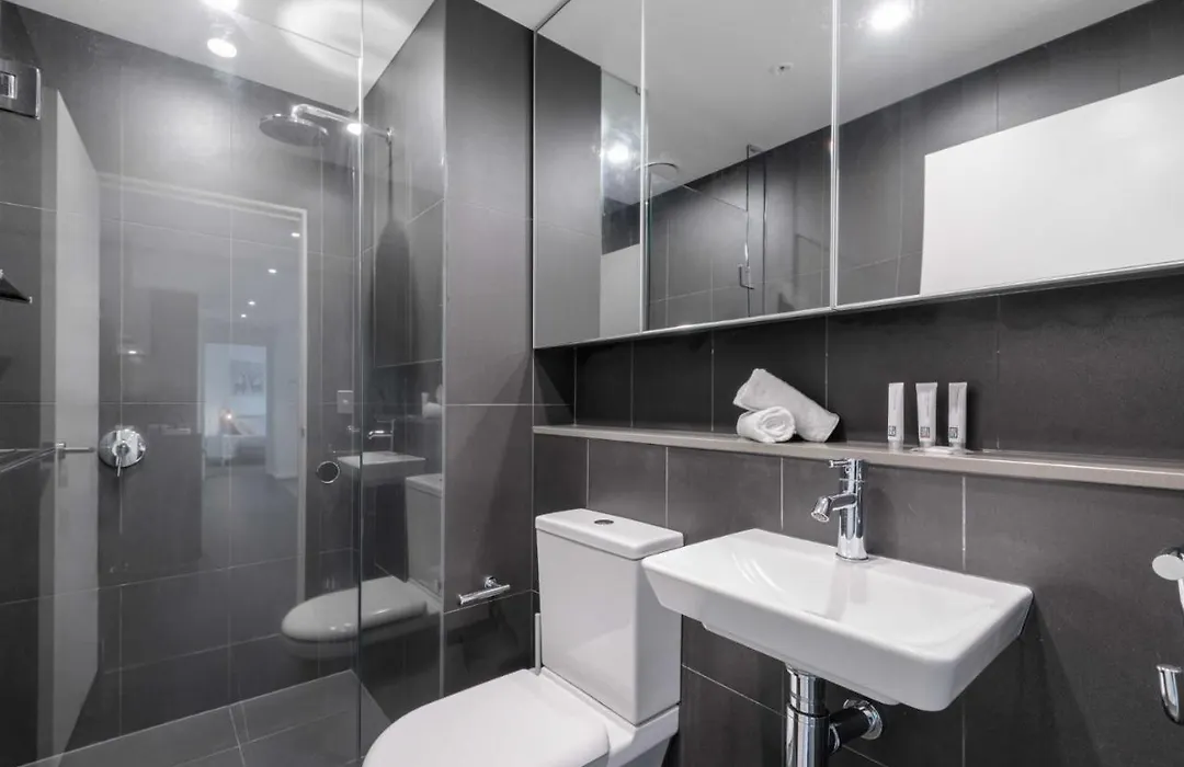 Refined 2-Bed Unit With Gym And Pool-1