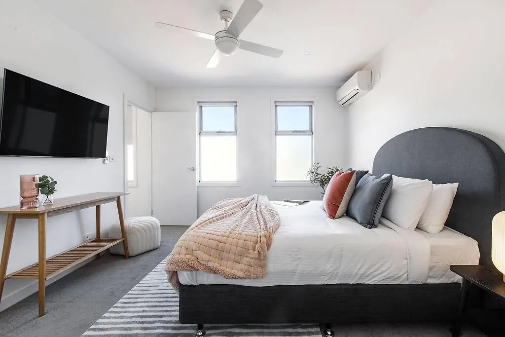 Essendon North Townhouse By Ready Set Host-1
