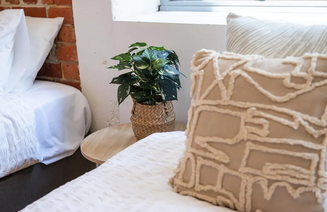 Spacious New York Style Apt - Walk To Beach-1