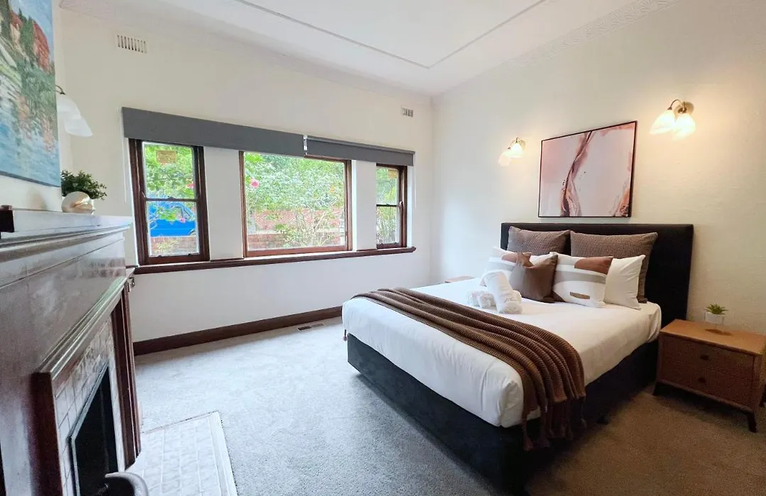 Spacious 3 Bedrooms In Deepdene Beautiful View-1