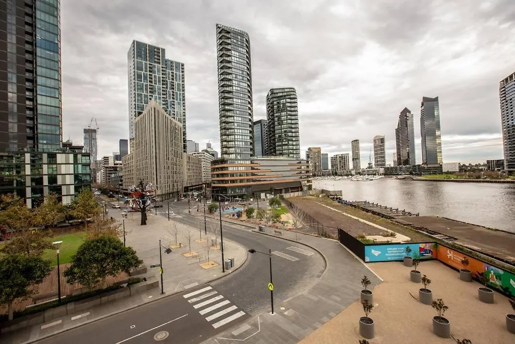 Super Delightful 1Br Riverview In Docklands-1