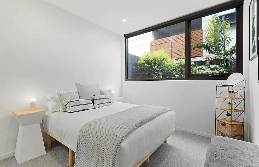 Stylish One Bd Hideaway In Essendon-1