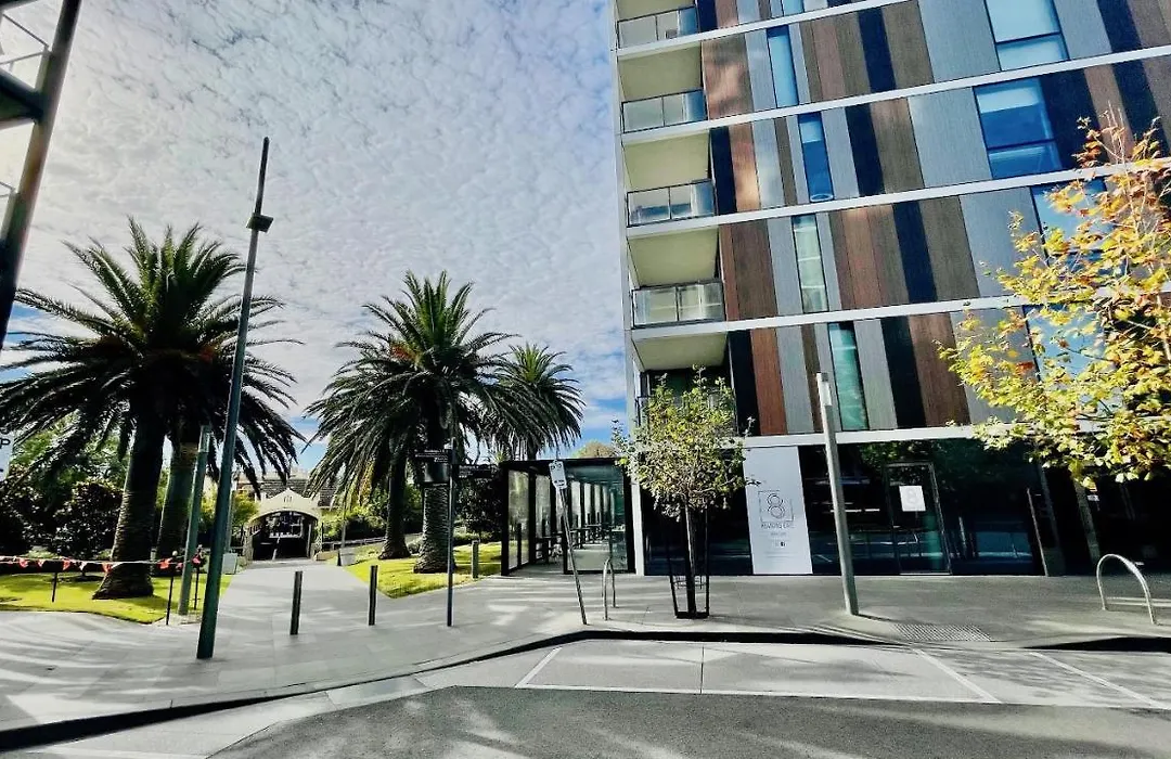 Toorak Park Garden View Apartment-1