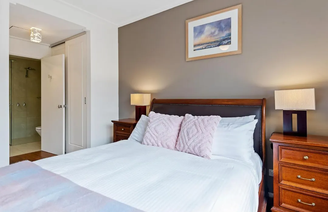 Spacious 3-Bed Unit Steps From Cafes And Beach-1