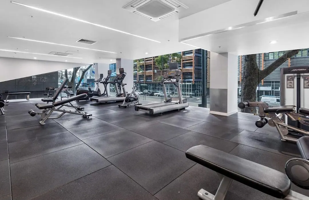 Walk To Attraction - Cbd 1-Bed With Balcony & Gym-1
