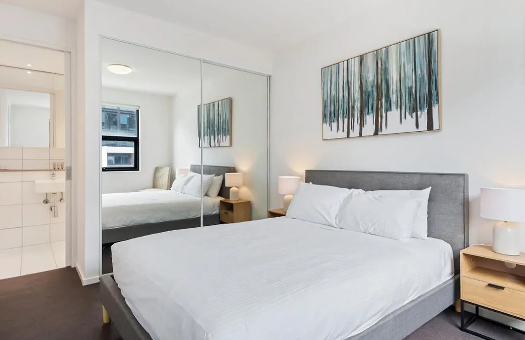 Cosy 2-Bed Moments From Shops And Melbourne Uni-1