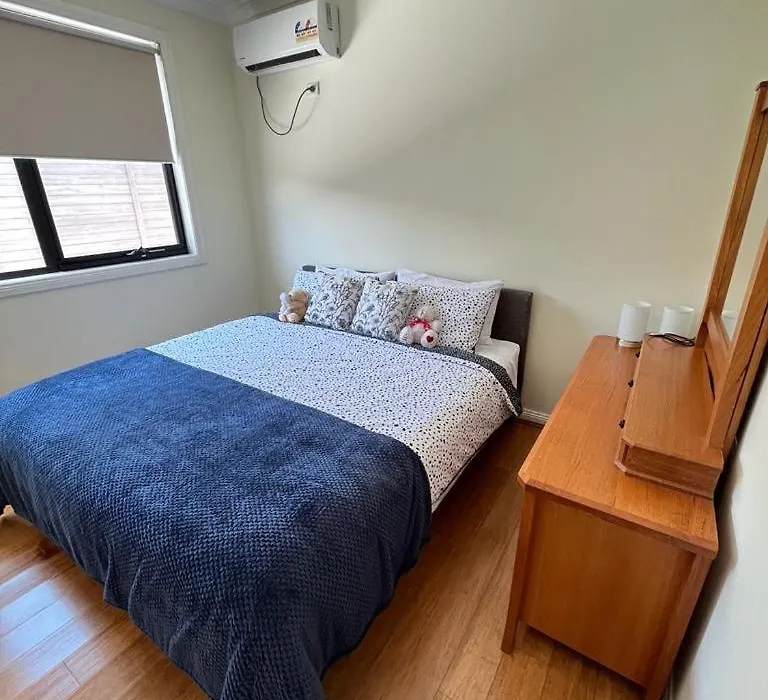 Spacious & Sunny 2Br With Garage,11 Min To Airport-1