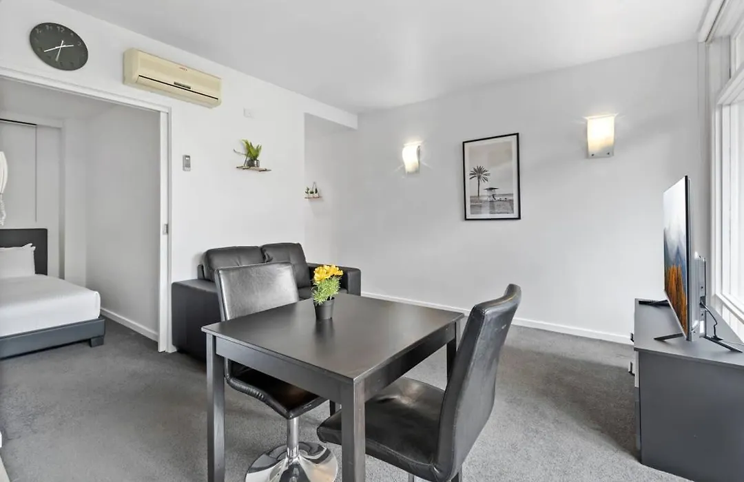 Contemporary 1-Bed Apartment Moments From Mcg-1