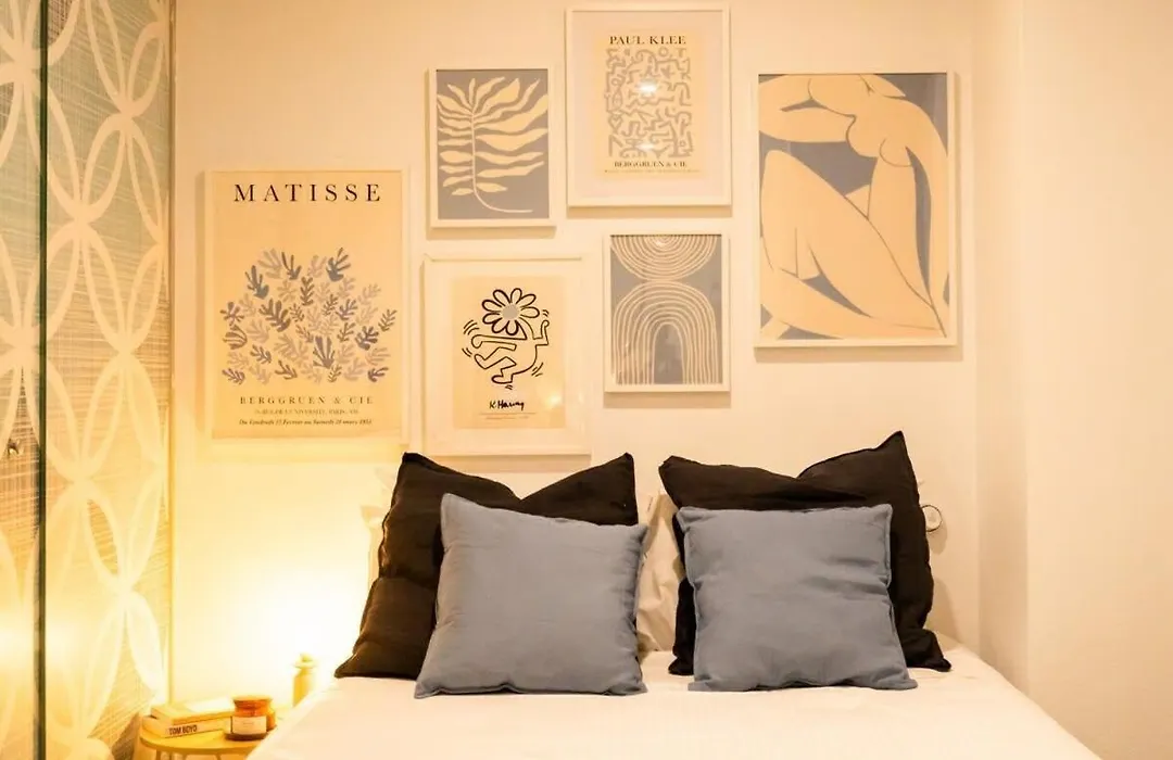 Chic Studio Apartment In Melbournes Cbd Duplicate-1