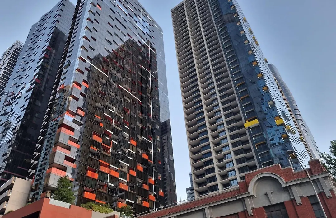 Melbourne Cbd Luxury Views-1