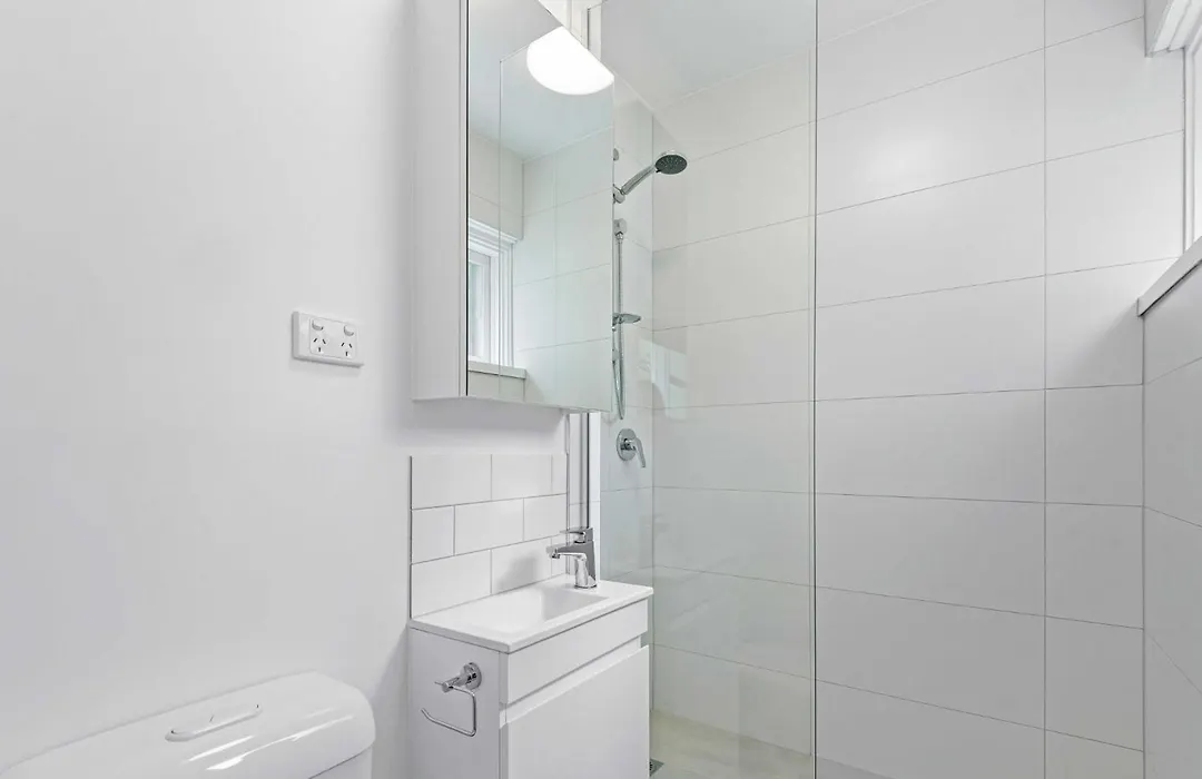 Stunning 1-Bed Ground Floor Unit With Front Yard-1