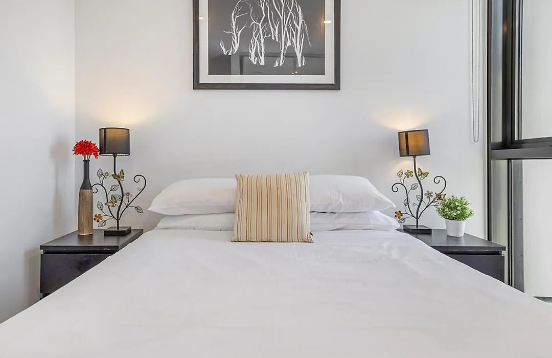 2-Bed Unit With Balcony Near Southbank Restaurants-1