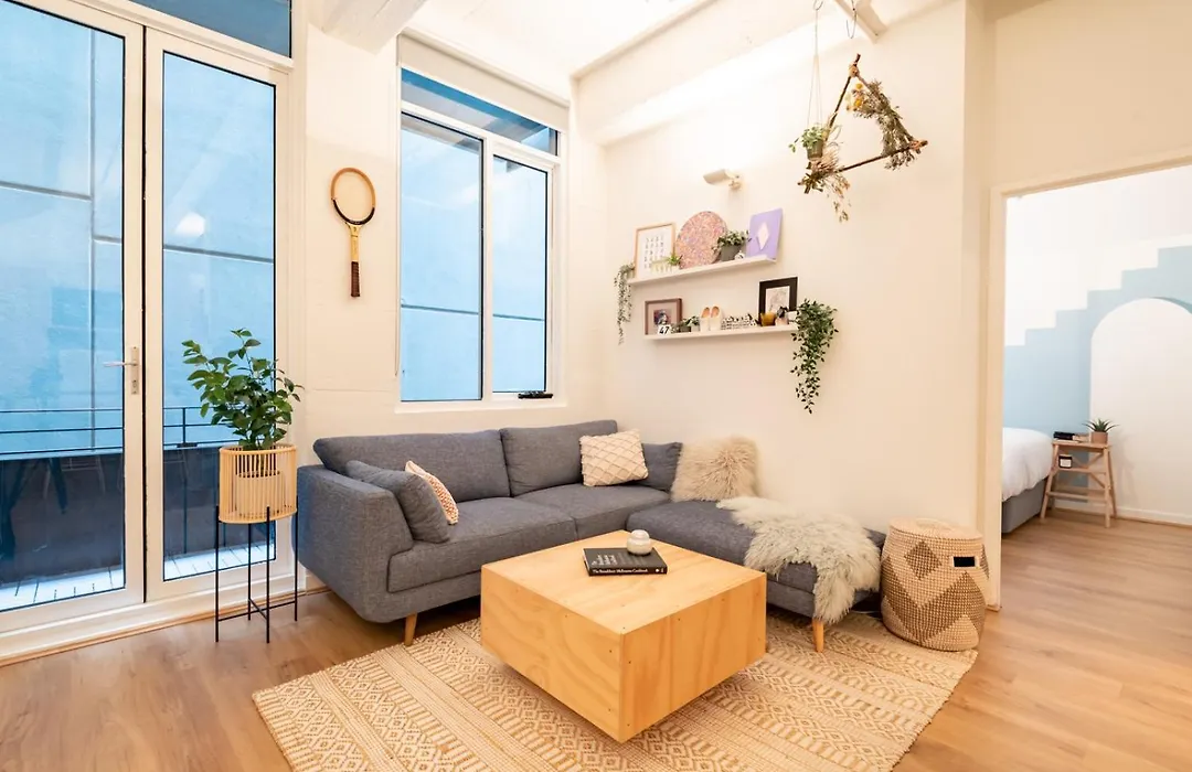 Beautiful 1 Bedroom Apartment Next To Southern Cross Station-1