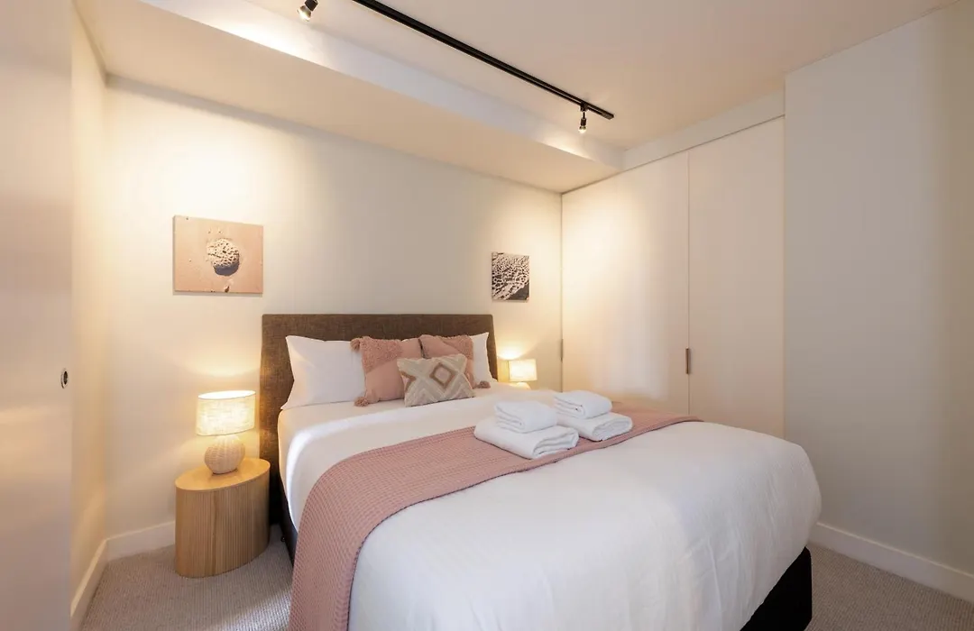 2-Bed In South Melbourne W Beautiful City Views-1