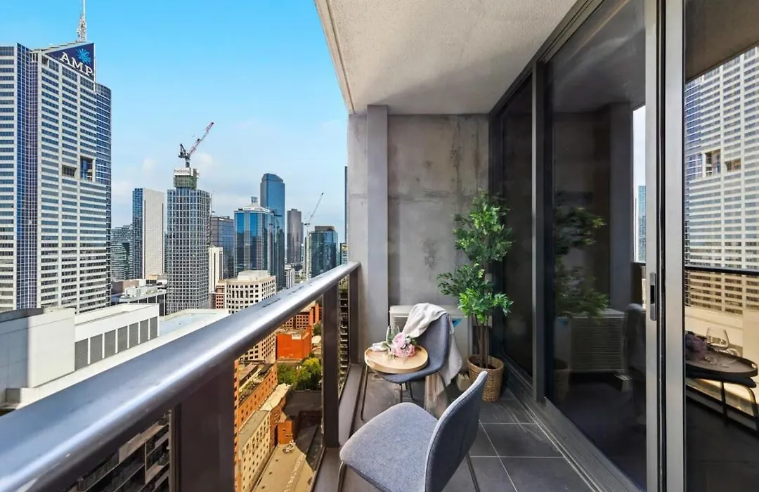 A Chic 2Br Apt With A Pool & Gym, Southern Cross-1