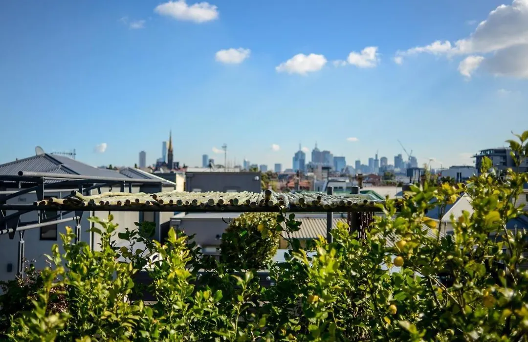 Two Five Zero Richmond Four Bedroom Cityviews Lockup Garage-1