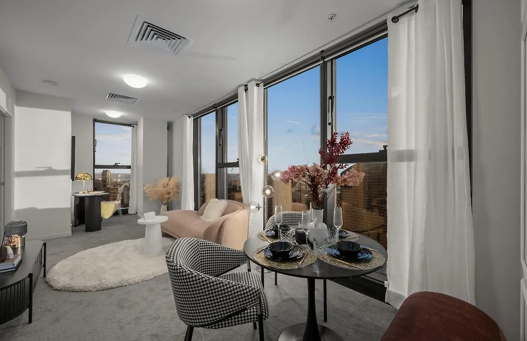 Wow Apartment On Collins-1