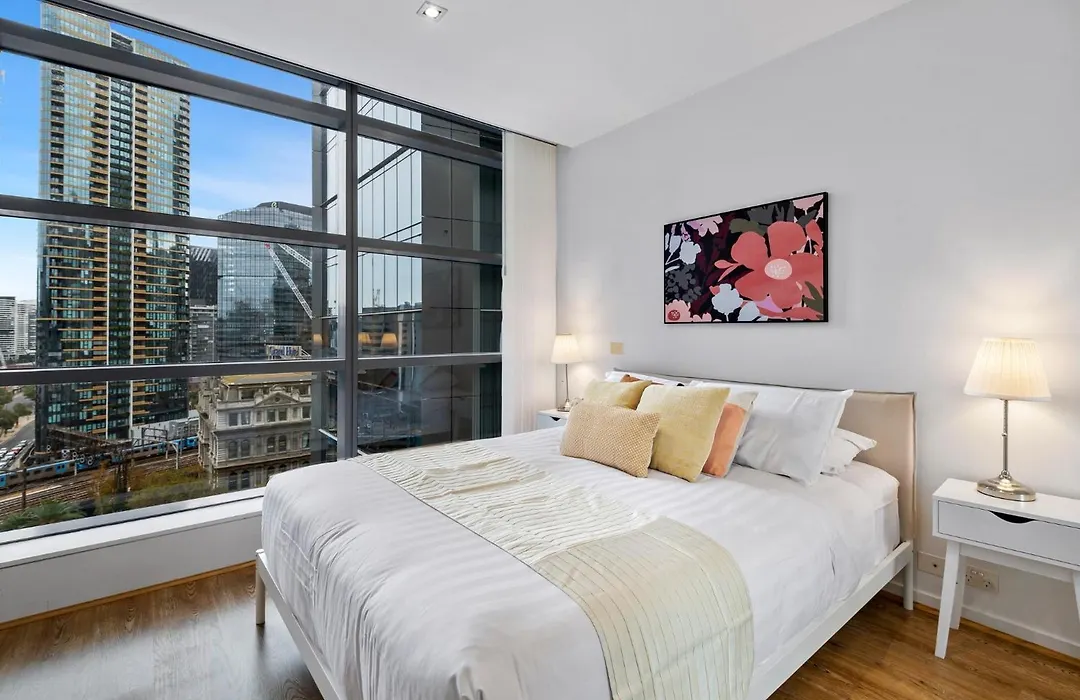 Central 2-Bed Apartment With Parking, Pool And Gym-1