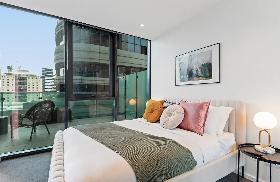 Central Entertainer With Panoramic City Views-1
