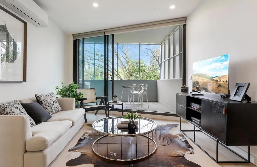 Modern 2-Bed Ivanhoe Unit With Parking-1