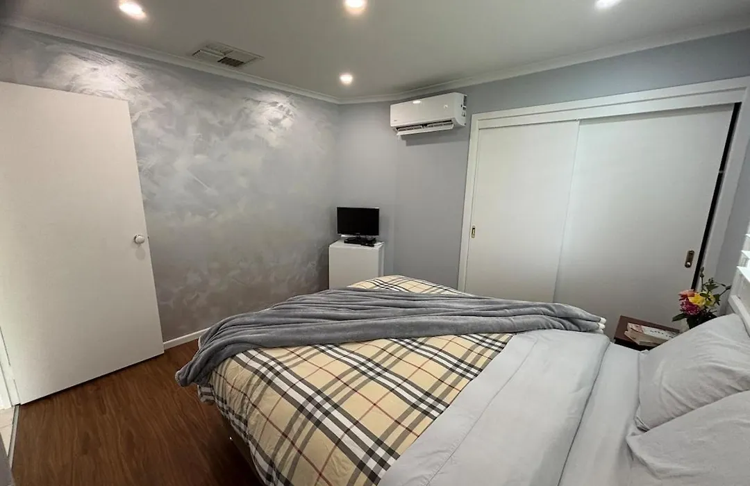 Guest Ensuite Room With Private Entrance-1