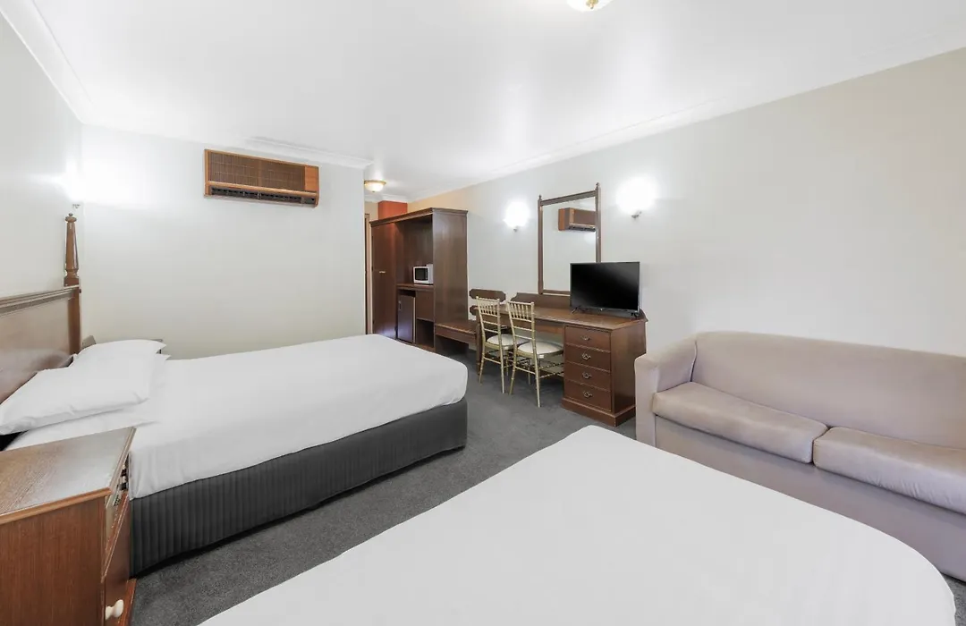 Elizabethan Lodge-1