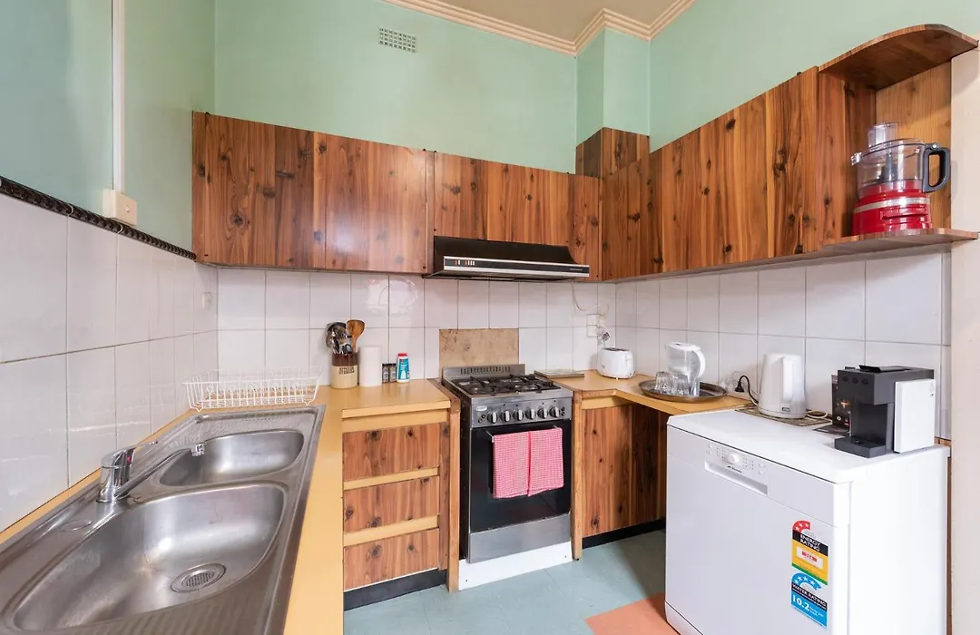 3 Bedroom Unit In The Heart Of Beautiful Northcote-1