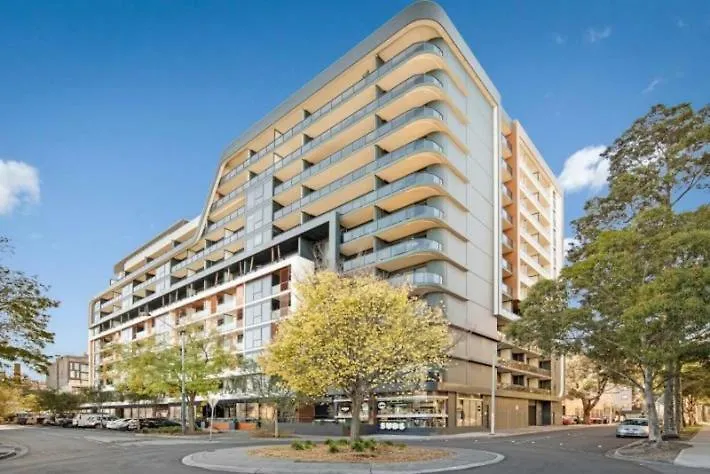 Modern Luxurious With Private Parking On Premises And Fast Internet-1