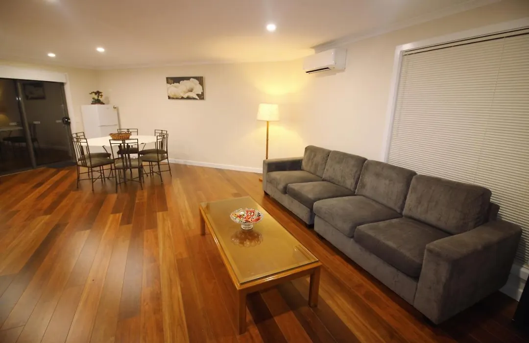 Silver House - Melbourne Airport Accommodation - 7 Minutes From Melbourne Airport-1
