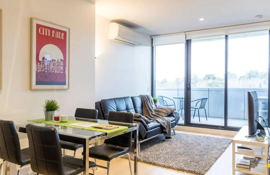 Modern 1 Bedroom In Tranquil Parklands-1