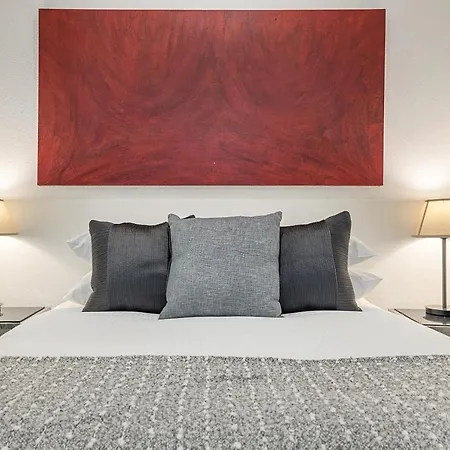 Melbourne Cbd Apartment With Gym Near Shops-2