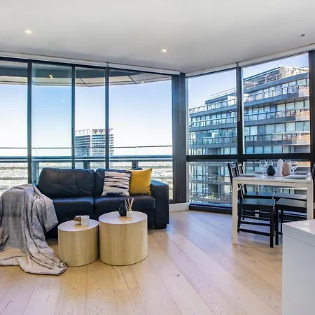 Kozyguru Docklands High Level Waterview 1Bed Pool Vdo883-2009-3