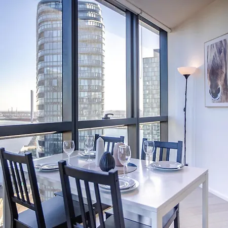 Kozyguru Docklands High Level Waterview 1Bed Pool Vdo883-2009-2