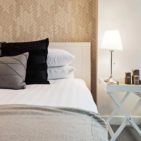 Stylish Apartment With Balcony, Great Amenities-2
