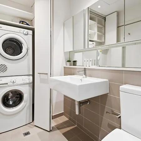 Stylish Apartment With Balcony, Great Amenities-3