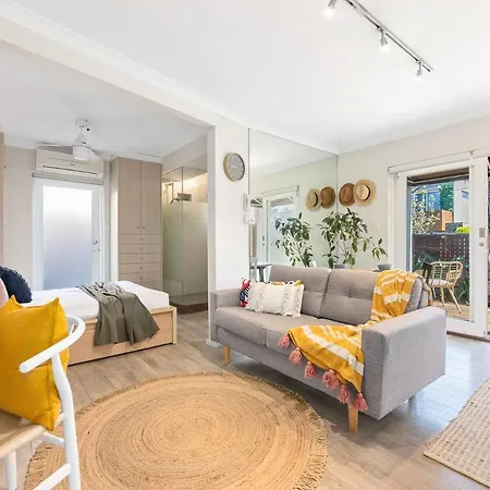 St Kilda Stylish Studio Apartment-2