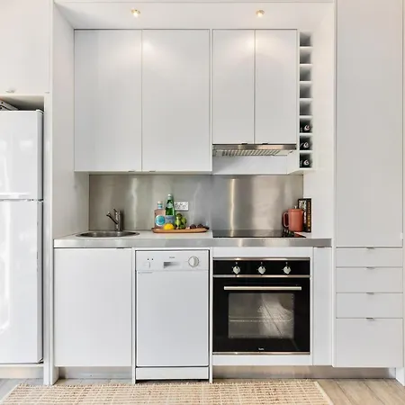St Kilda Stylish Studio Apartment-3