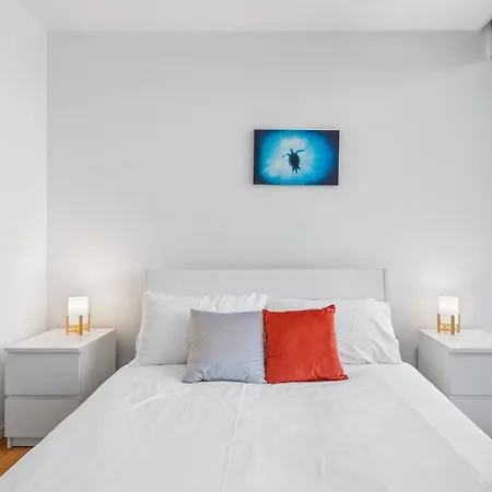 Kozyguru Melbourne Modern Cozy 2 Bedroom Unit Melbourne Vme639-2