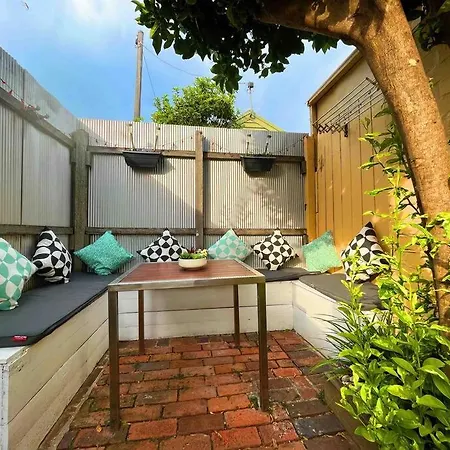 Cheerful 2 Bedroom Residential Home-2