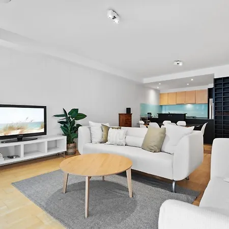 Spacious 2-Bed Apartment Steps From Albert Park-2