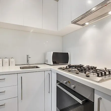 Modern Unit With Balcony & City Views, Near Casino-2