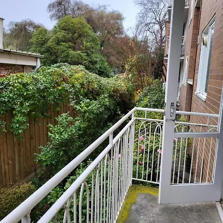 Homely 1 Bedroom Retreat In South Yarra With Balcony-2