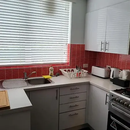 Homely 1 Bedroom Retreat In South Yarra With Balcony-3