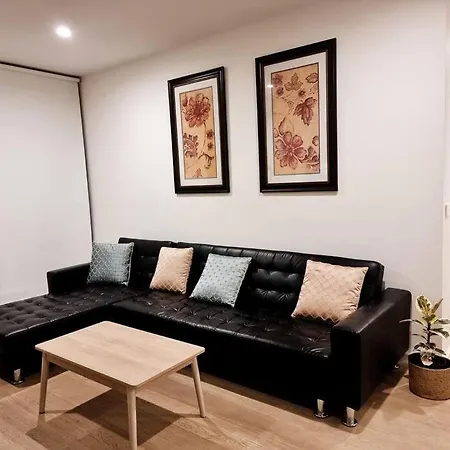 Contemporary 2-Bedroom Apartment 5 Mins To Beach-2