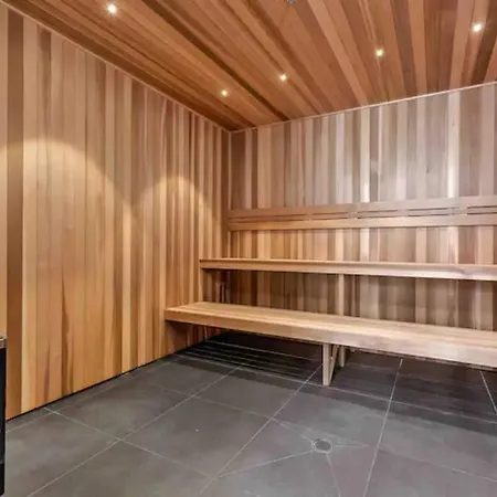 Comfy 2 Bed Apartment In The Heart Of Melbourne-3