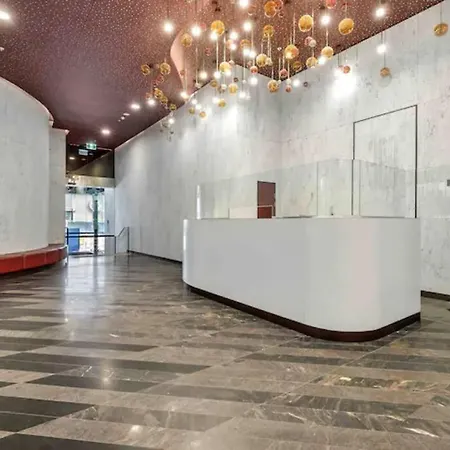 Comfy 2 Bed Apartment In The Heart Of Melbourne-2